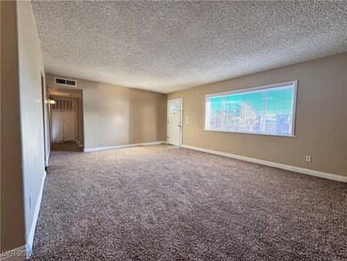 5220 Forrest Hills Ln, Las Vegas, NV 89108 - photo 5