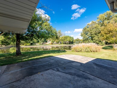 328 Walnut Ln, Oak Brook, IL 60523 - photo 4