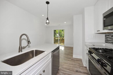 912 Larchmont Ave, Capitol Heights, MD 20743 - photo 7