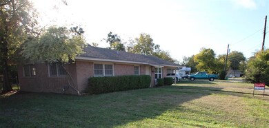 1520 Cherry St, Gainesville, TX 76240 - photo 2