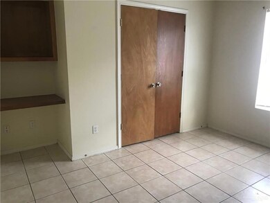 901 English Ave unit 3, Edinburg, TX 78541 - photo 3