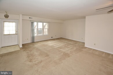 4156 Pleasant Meadow Ct unit 108F, Chantilly, VA 20151 - photo 3