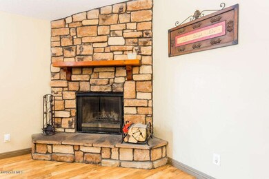 05 Fireplace.jpg