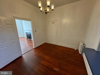 107 E Market St unit 2ND FLOOR FRONT, York, PA 17401 - photo 4
