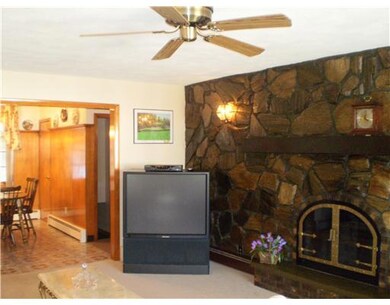 8 Flanders St, Johnston, RI 02919 - photo 4