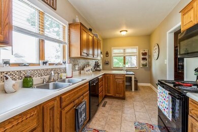 617 S 3rd Ave W, Newton, IA 50208 - photo 5