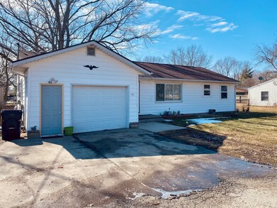 707 E North Line Rd, Tuscola, IL 61953 - photo 2