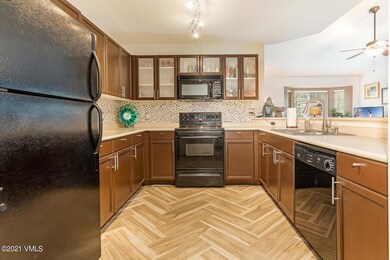 2006 Crazy Horse Cir-010-017-Kitchen-MLS