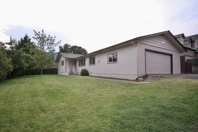 823 3rd St, Rogue River, OR 97537 - photo 2