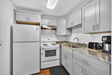 413 Southampton A, West Palm Beach, FL 33417 - photo 2