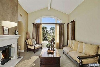 Living Room Day (this is what you see right when y