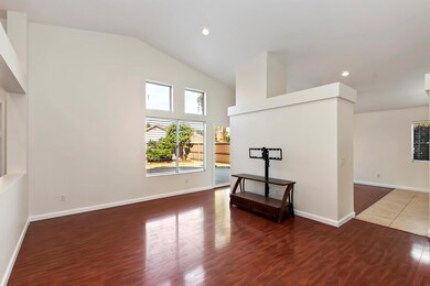 004_Living Room