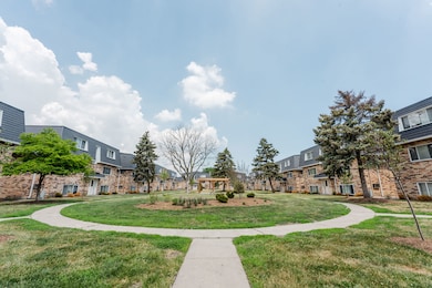 10068 Holly Ln unit 2W, Des Plaines, IL 60016 - photo 2