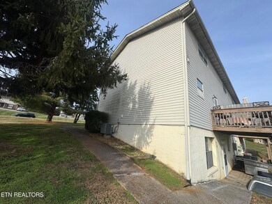 1817 Meadowland Ln, Louisville, TN 37777 - photo 5