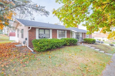 4212 Valley Cir, Des Moines, IA 50317 - photo 2