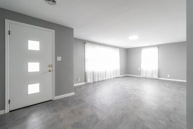 2916 15th St, Columbus, IN 47201 - photo 4