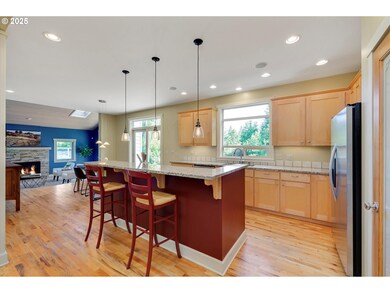 Kitchen-Breakfast Bar