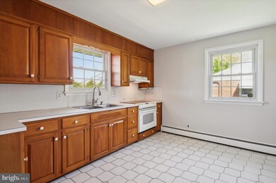 1213 Oak St, Coatesville, PA 19320 - photo 7