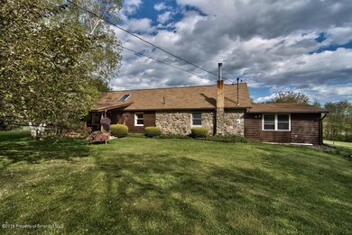 606 Evergreen Dr, Falls, PA 18615 - photo 2