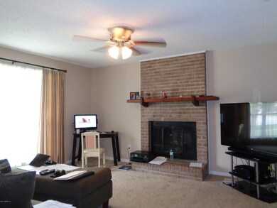 8957 Winrock Dr N, Jacksonville, FL 32216 - photo 4