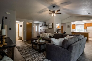 712 Lynn-7