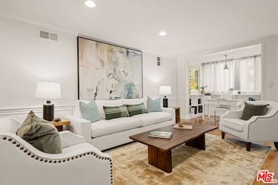 137 S Palm Dr unit 203, Beverly Hills, CA 90212 - photo 7