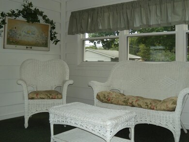 Den/Breezeway for entertaining