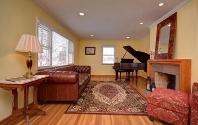 Living Room (3)