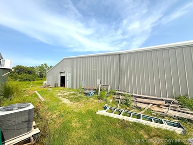 20211 Cedar Rd, Henryetta, OK 74437 - photo 4