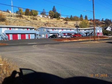 542 Riverside Dr, Klamath Falls, OR 97601 - photo 3