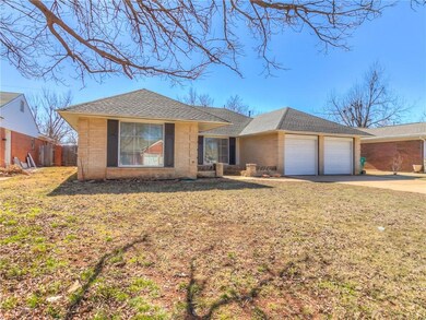 2404 NW 111th St - Front yard