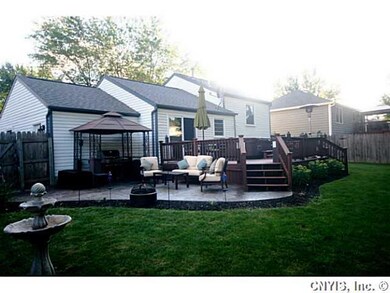 Deck Large deck, patio and hot tub for year round 