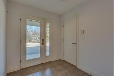 013-9-Foyer