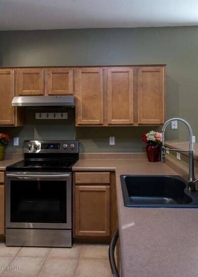 6910 S 37th Dr - MLS-14