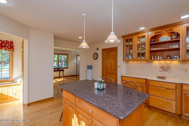 43 Roosevelt Cir W, Red Bank, NJ 07701 - photo 6