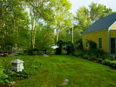 Yard/Garden. Beautiful Gardens Side yard