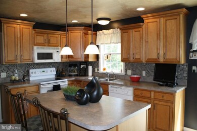 40 Jewel Dr, Mount Joy, PA 17552 - photo 2