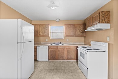 2200 Peach Ave unit 3, Bay City, TX 77414 - photo 5