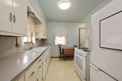 2837 Franklin St, Highland, IN 46322 - photo 5