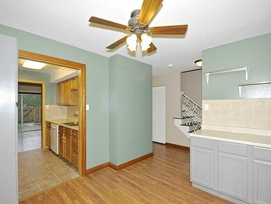 8519 Canterbury Square W, Indianapolis, IN 46260 - photo 6