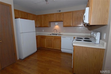 2506 Creve Coeur Mill Rd unit 8, Maryland Heights, MO 63043 - photo 7