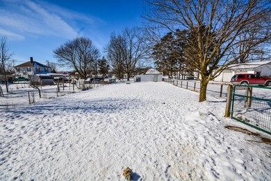 425 Defiance St, Wapakoneta, OH 45895 - photo 2