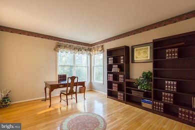 7716 White Willow Ct, Springfield, VA 22153 - photo 6