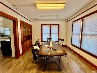 601 Broadway St, Mount Vernon, IL 62864 - photo 2