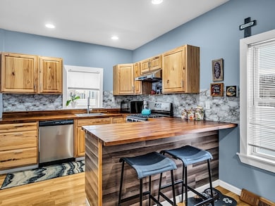 16 Barclay St, Lowell, MA 01851 - photo 4