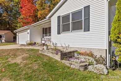 347 Duke of York Ct NW, Comstock Park, MI 49321 - photo 2