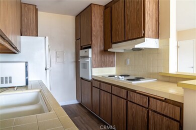 Encino Newcastle unit 46, Encino, CA 91316 - photo 6