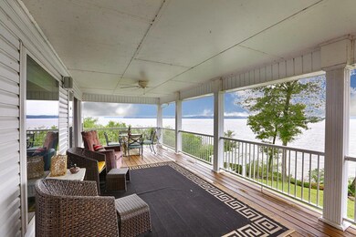 Covered balcony/deck