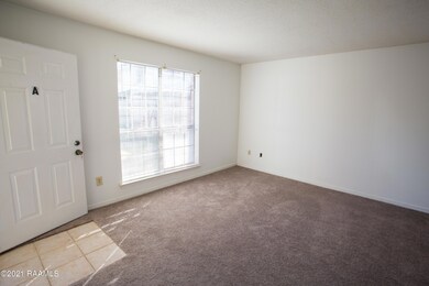 LivingRoom_5_Hummingbird_Ln