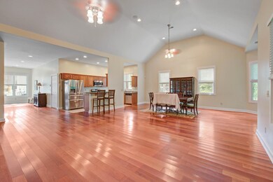 Open floor plan w vaulted ceilings